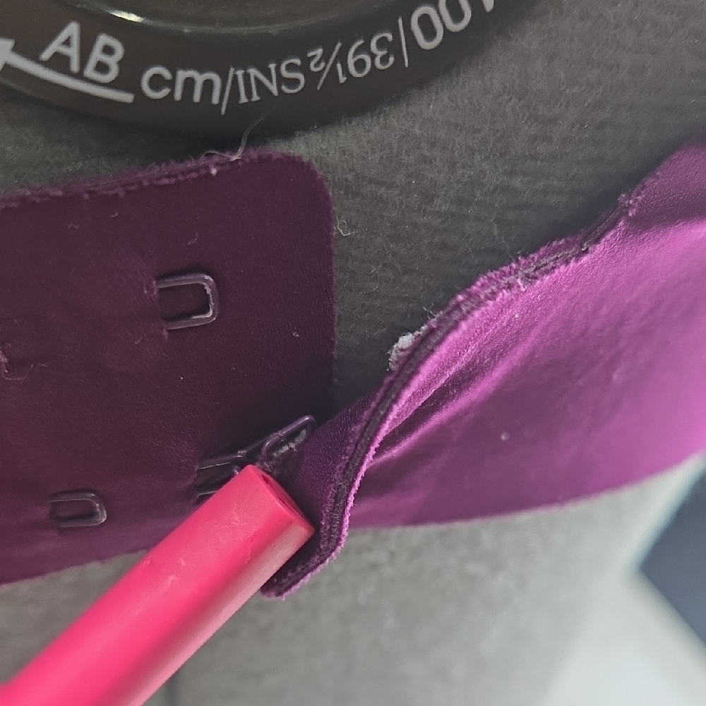Lululemon Sports Bra 34DD Flaw - Picture 4 of 5